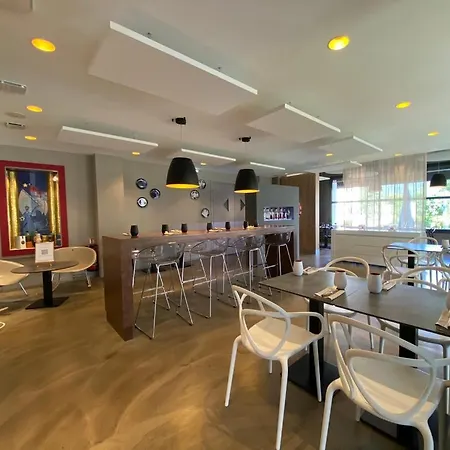 Hotel Logis Le Miramont 3*