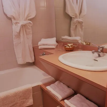 Logis Le Miramont Hotel 3*