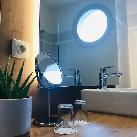 Hotel Logis Le Miramont 3*