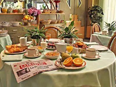 מלון Logis Le Miramont ארגלס-גזוסט