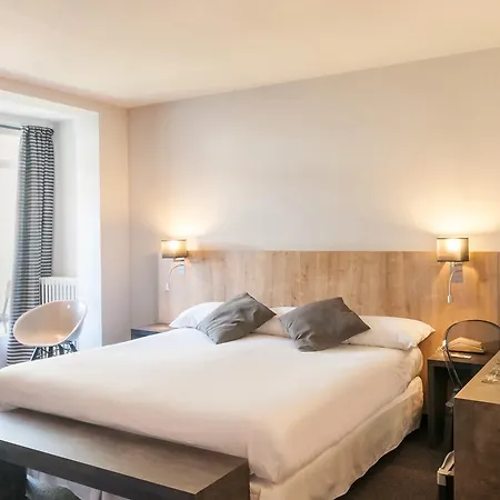 Logis Le Miramont מלון 3*