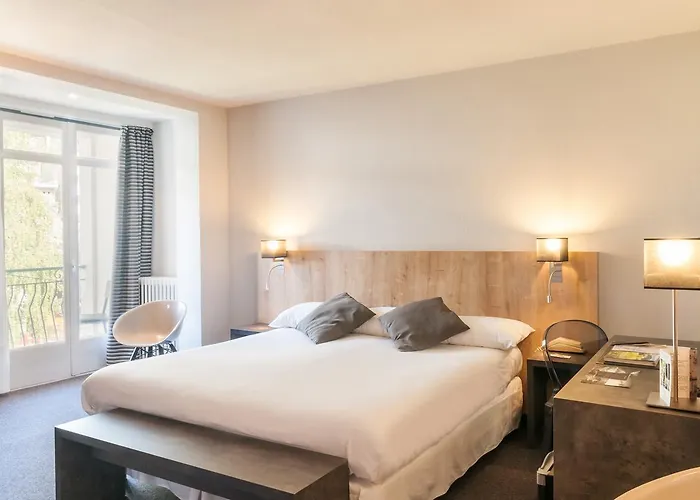 Logis Le Miramont Hotel 3*